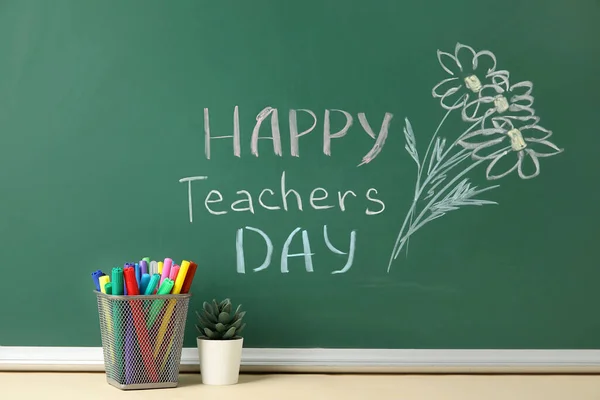 Flores Desenhadas Texto Happy Teachers Dia Quadro Verde Com Marcador — Fotografia de Stock