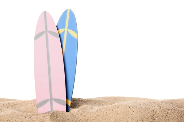 Διαφορετικές Πολύχρωμες Μίνι Ιστιοσανίδες Στην Άμμο Λευκό Φόντο — Φωτογραφία Αρχείου