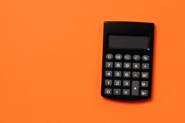 Turuncu arkaplanda modern hesap makinesi