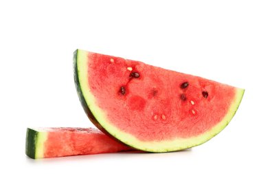 Beyaz arka planda taze karpuz parçaları