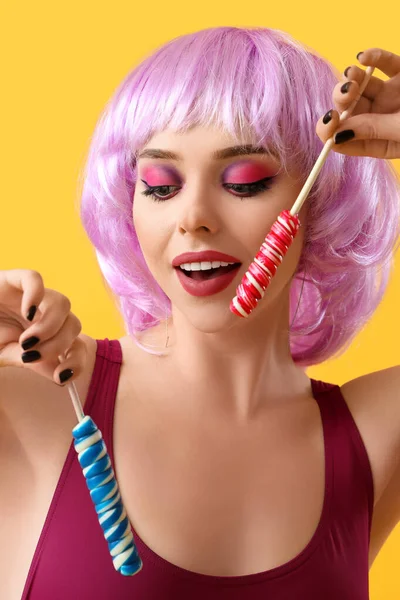 Young Woman Wig Lollipops Yellow Background Closeup — Stock Photo, Image