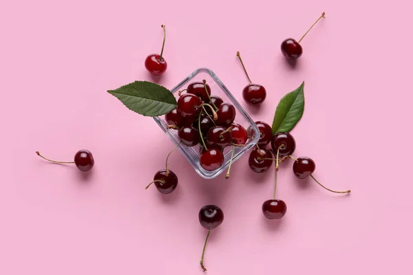 Glass Bowl Sweet Cherries Leaves Pink Background — Stock Photo, Image