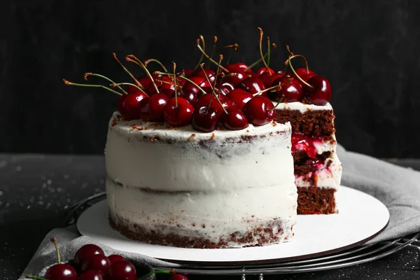 Tasty Cherry Cake Table — Stock Photo, Image