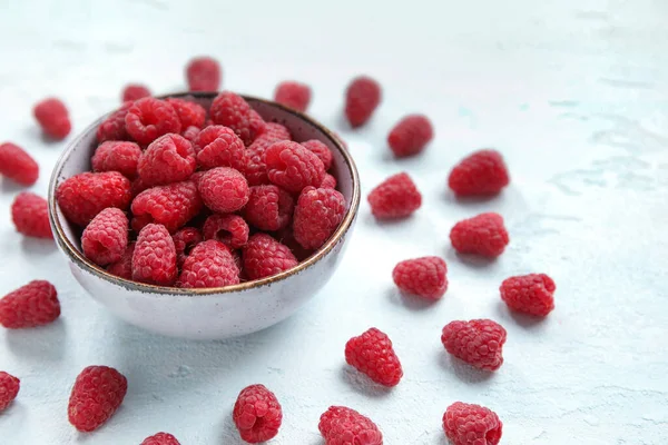 Bowl Fresh Raspberry Light Background Closeup — Stock Photo, Image