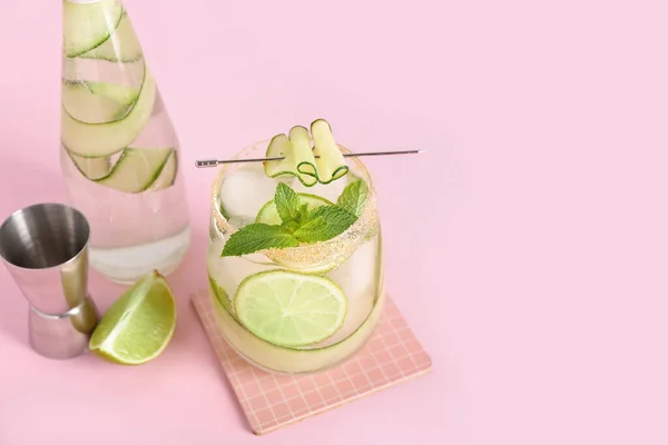 Glass Cucumber Mojito Jigger Pink Background — Stock Photo, Image