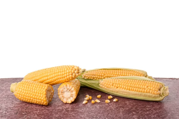 Friss Kukorica Magvak Lila Asztalon Fehér Háttér Mellett — Stock Fotó