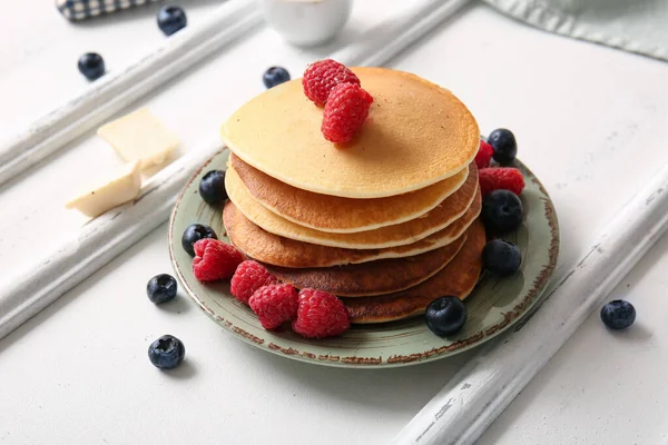 Plate Tasty Pancakes Raspberries Blueberries White Wooden Background — Stock Photo, Image