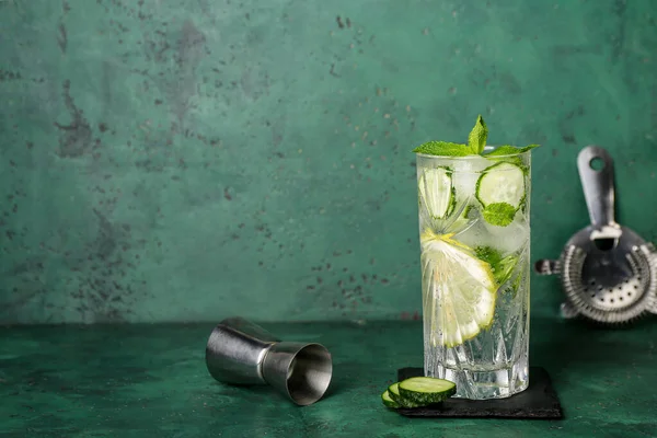 Glas Mojito Met Komkommer Grunge Groene Tafel — Stockfoto