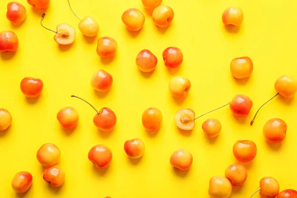Many Sweet Yellow Cherries Yellow Background — Stock Photo, Image