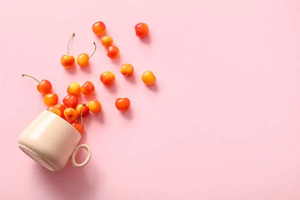 Cup Sweet Yellow Cherries Pink Background — Stock Photo, Image