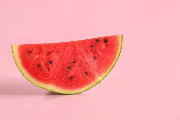 Stück Frische Wassermelone Auf Rosa Hintergrund — Stockfoto