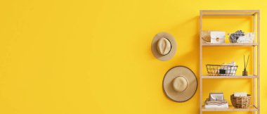 Sarı duvarın yanında kadın giysileri ve aksesuarları olan ahşap raf ünitesi. Tasarım için pankart