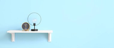 Açık mavi duvarında çalar saat ve lamba asılı raflar. Tasarım için pankart