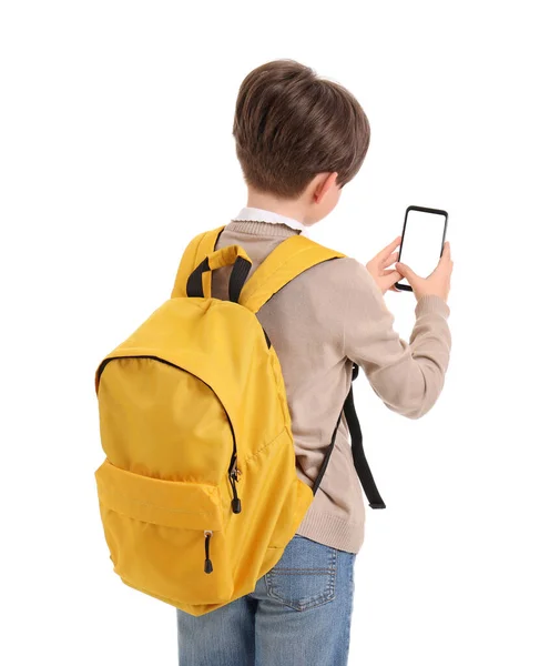 Kleine Jongen Met Schooltas Mobiele Telefoon Witte Achtergrond — Stockfoto