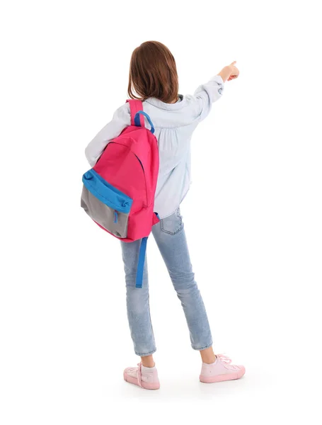Ragazzina Con Schoolbag Che Indica Qualcosa Sfondo Bianco Vista Posteriore — Foto Stock