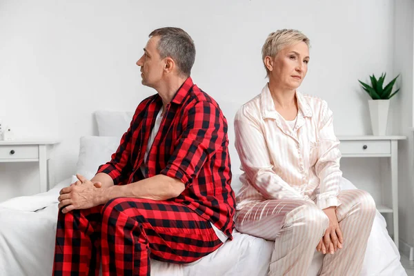 Offended Mature Couple Quarrel Bedroom — Stock Photo, Image