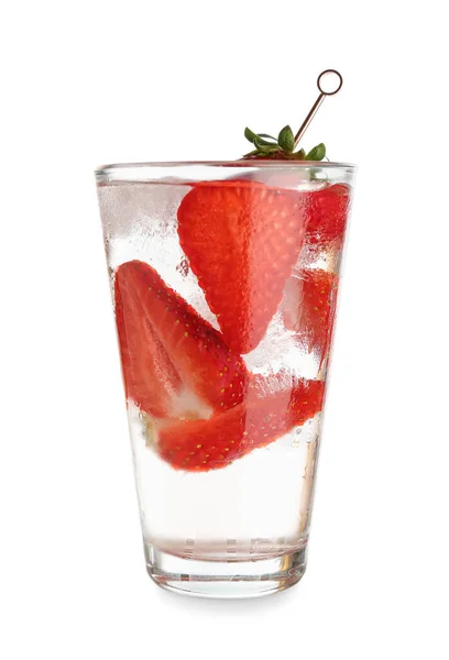 Segelas Limun Segar Dengan Strawberry Latar Belakang Putih — Stok Foto