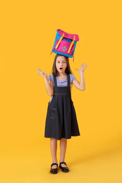 Shocked Little Girl Backpack Yellow Background — Stock Photo, Image