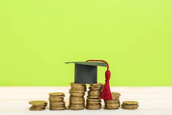 Stacks Coins Graduation Cap White Table Green Background — Stock Photo, Image