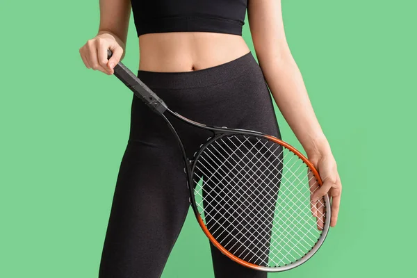 Jovem Sportswear Com Raquete Tênis Fundo Verde — Fotografia de Stock