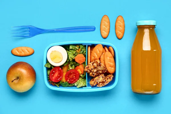 Fles Sap Lunchbox Met Lekker Eten Blauwe Achtergrond — Stockfoto