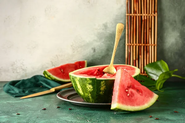 Plate Half Fresh Watermelon Pieces Green Table — Stock Photo, Image
