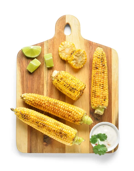 Wooden Board Tasty Grilled Corn Cobs Sauce White Background — Stock Photo, Image