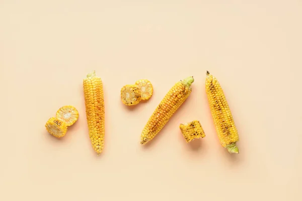 Ízletes Grillezett Kukorica Cobs Narancssárga Alapon — Stock Fotó