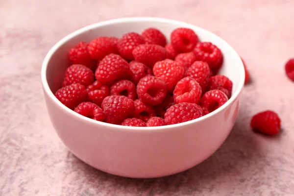 Bowl Fresh Raspberries Pink Background — Stock Photo, Image