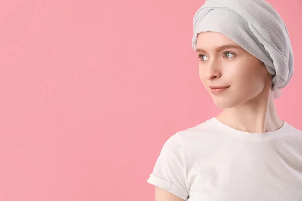 Teenage Girl Chemotherapy Pink Background Closeup — Stock Photo, Image
