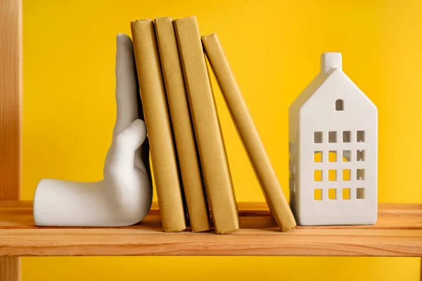 Stylish Bookend Candle Holder Shelf Yellow Wall — Stock Photo, Image
