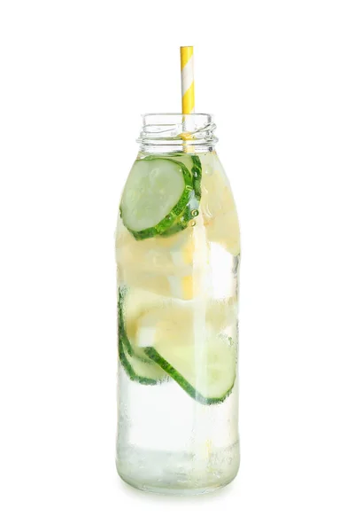Бутылка Лимонада Огурцом Белом Фоне — стоковое фото