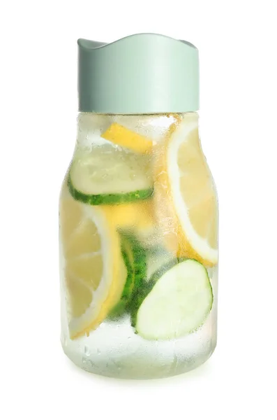 Bottiglia Sportiva Limonata Con Cetriolo Sfondo Bianco — Foto Stock
