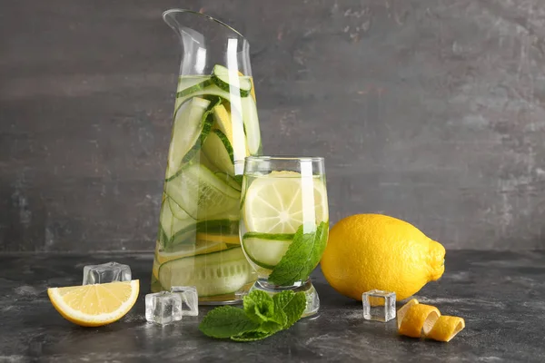 Glas Kan Limonade Met Komkommer Zwarte Achtergrond — Stockfoto