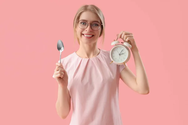 Young Woman Spoon Alarm Clock Pink Background — Stock Photo, Image