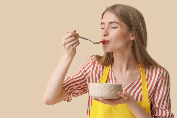 Young Woman Spoon Bowl Beige Background — Stock Photo, Image