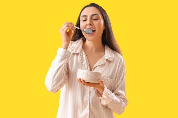 Young Woman Pajamas Spoon Bowl Yellow Background — Stock Photo, Image