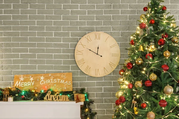 Interior Living Room Christmas Tree Clock Fireplace — Stock Photo, Image