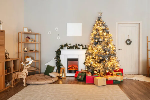 Interior Sala Estar Com Lareira Árvore Natal Presentes — Fotografia de Stock