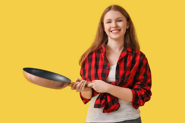 Young Woman Frying Pan Yellow Background — Stock Photo, Image