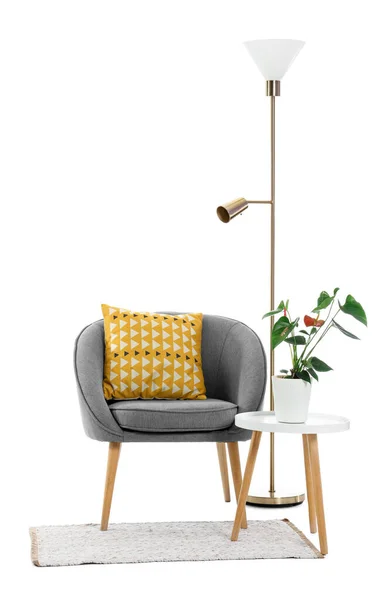 Szürke Fotel Asztallal Lámpával Szőnyeggel Fehér Alapon — Stock Fotó