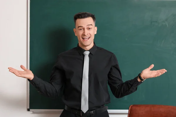 Happy Male Teacher Chalkboard Classroom — Stock Photo, Image