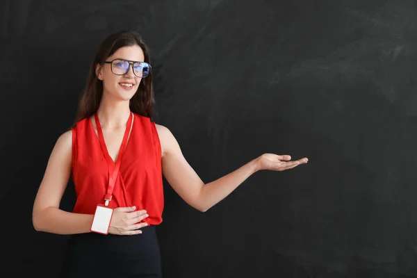 Female Teacher Showing Something Blackboard Classroom — Stock Photo, Image