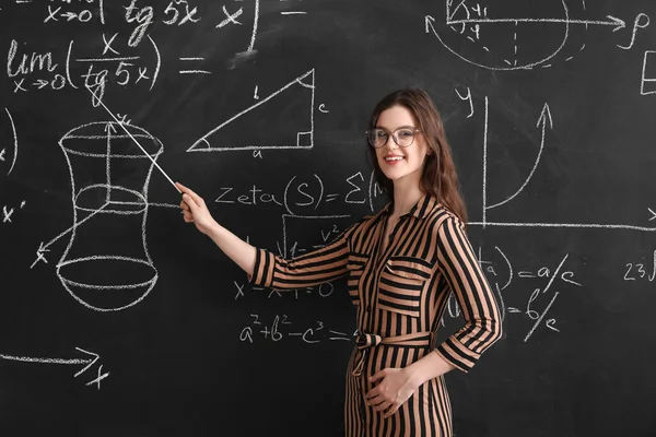Insegnante Matematica Femminile Che Conduce Lezione Classe — Foto Stock