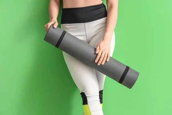 Young Woman Sportswear Yoga Mat Green Background — Stock Photo, Image