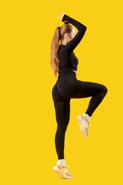 Young Woman Sportswear Yellow Background — Stock Photo, Image