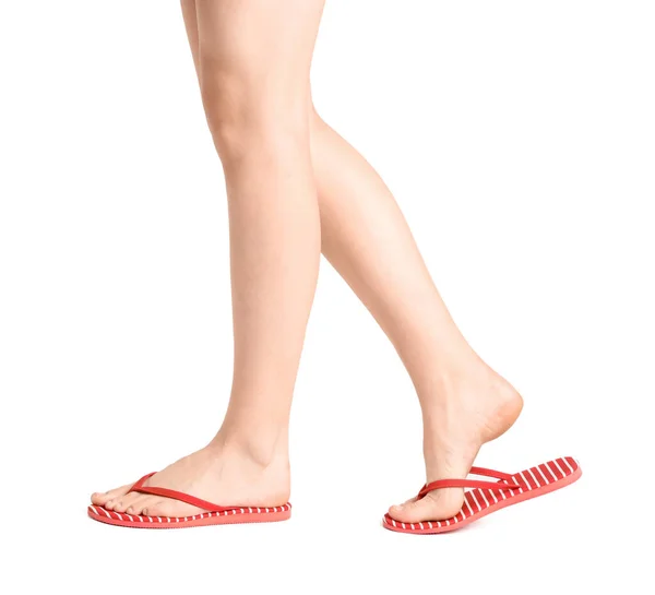 Γυναικεία Πόδια Σαγιονάρες Λευκό Φόντο — Φωτογραφία Αρχείου