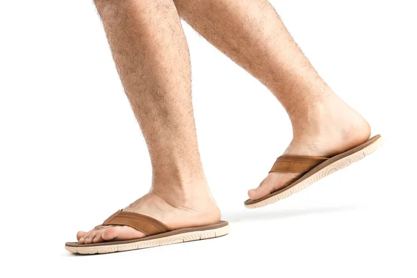 Männliche Beine Flip Flops Auf Weißem Hintergrund — Stockfoto