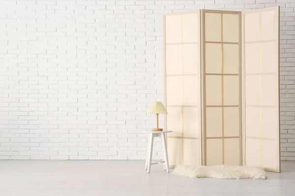 Folding Screen Chair Lamp White Brick Wall — Stock Photo, Image