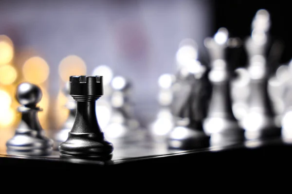 Silver Schackpjäser Spelplanen Närbild — Stockfoto